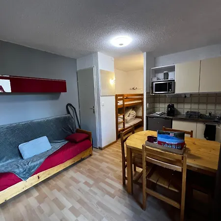 Au Coeur De La Station De 1850 Apartment